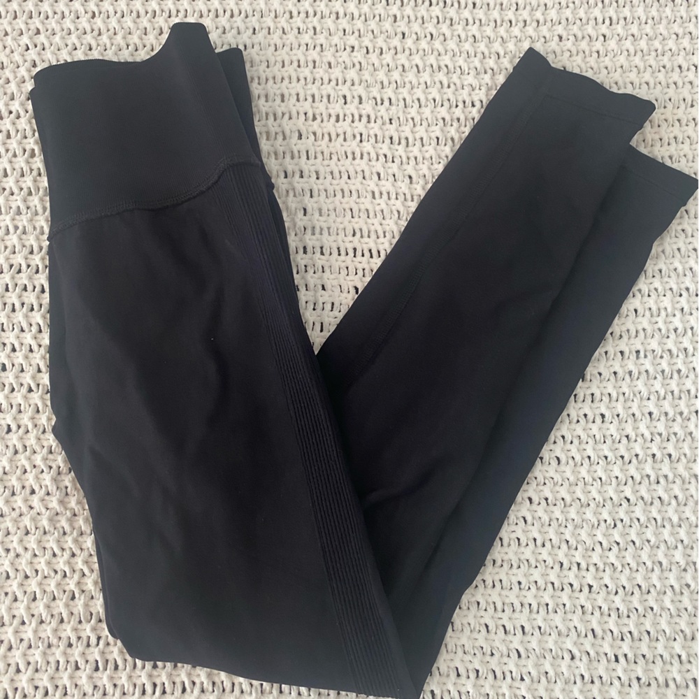 BRAND NEW Halara Black Scrunch Leggings - Medium